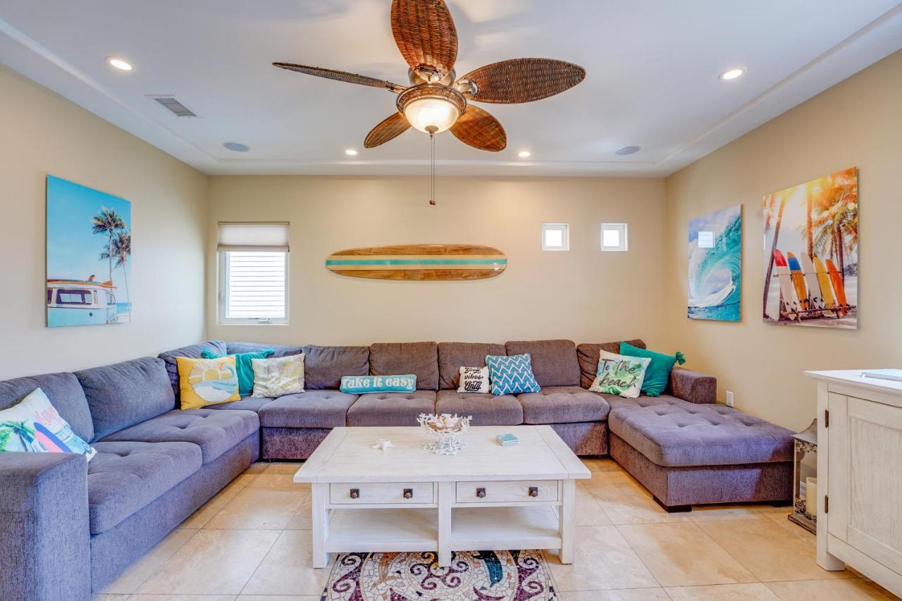 Holiday home Stunning Ocean View W Rooftop Terrace, Firepit, Fast Wifi, Ac & Parking!