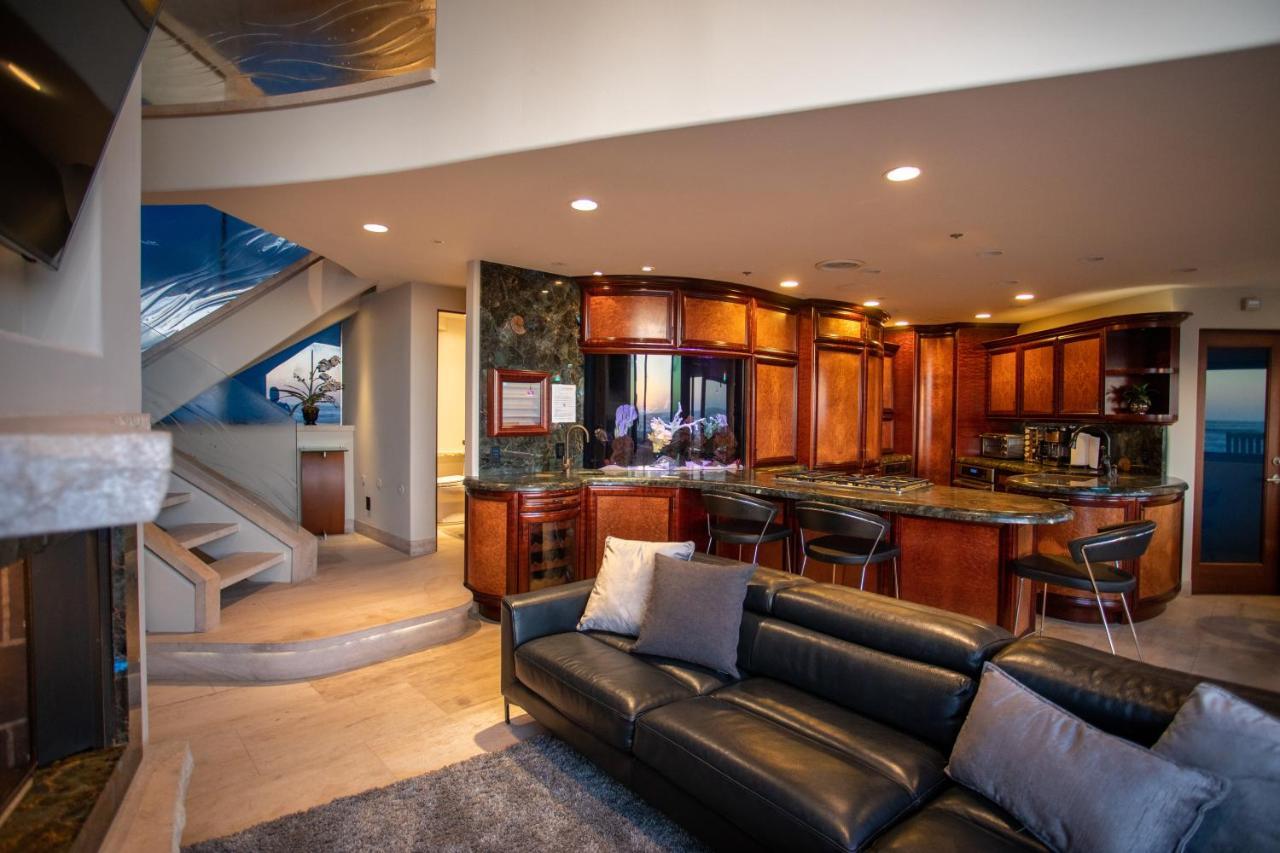 Verona Oceanfront Luxury W Spa, Multiple Private Patios, Grill, Ac & Garage Holiday home San Diego