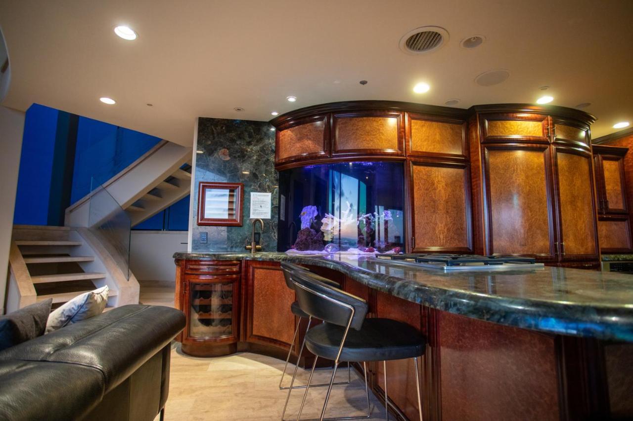 Verona Oceanfront Luxury W Spa, Multiple Private Patios, Grill, Ac & Garage San Diego