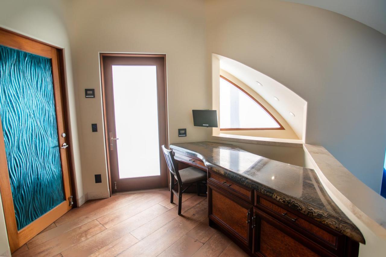 Verona Oceanfront Luxury W Spa, Multiple Private Patios, Grill, Ac & Garage * San Diego