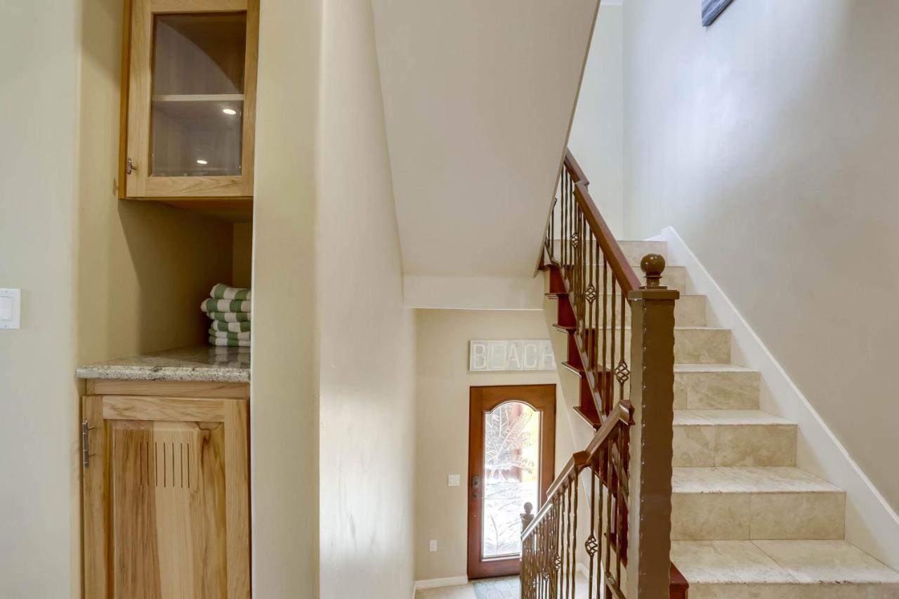 Stunning Ocean View W Rooftop Terrace, Firepit, Fast Wifi, Ac & Parking! Holiday home
