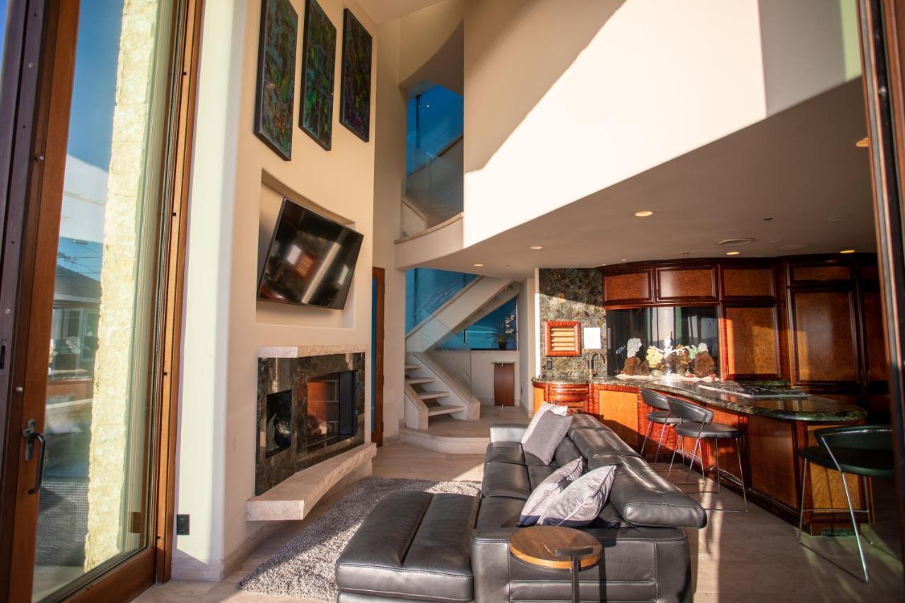 Verona Oceanfront Luxury W Spa, Multiple Private Patios, Grill, Ac & Garage Holiday home