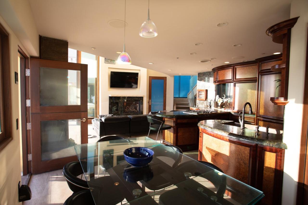 Verona Oceanfront Luxury W Spa, Multiple Private Patios, Grill, Ac & Garage *