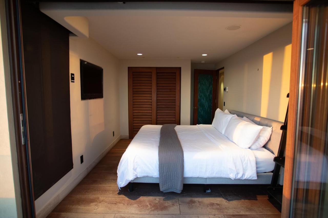 Verona Oceanfront Luxury W Spa, Multiple Private Patios, Grill, Ac & Garage Holiday home *