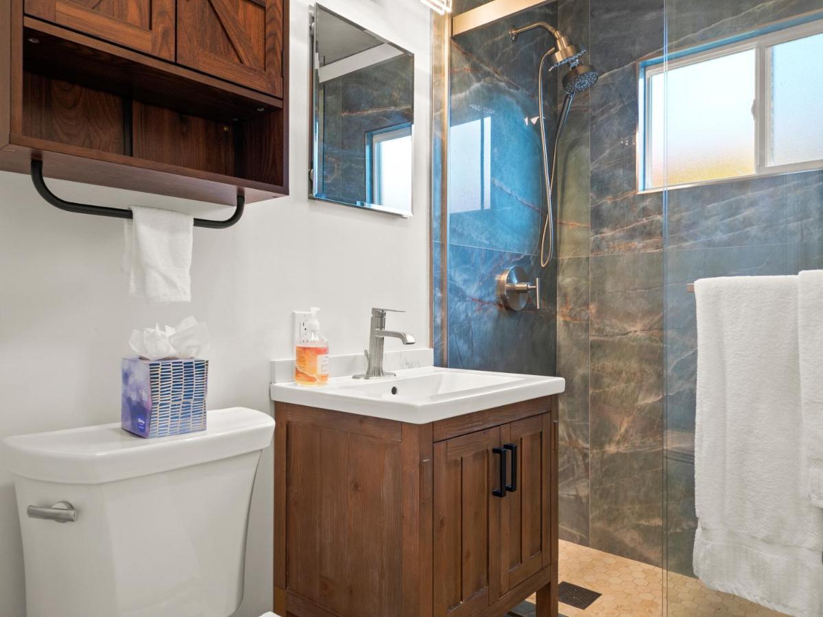 Bay Park Garden Paradise - Location, Ac, Washer Dryer & Private Yard!
