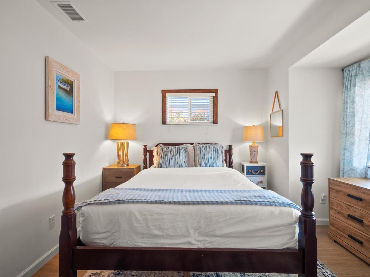 Bay Park Garden Paradise - Location, Ac, Washer Dryer & Private Yard! Holiday home *