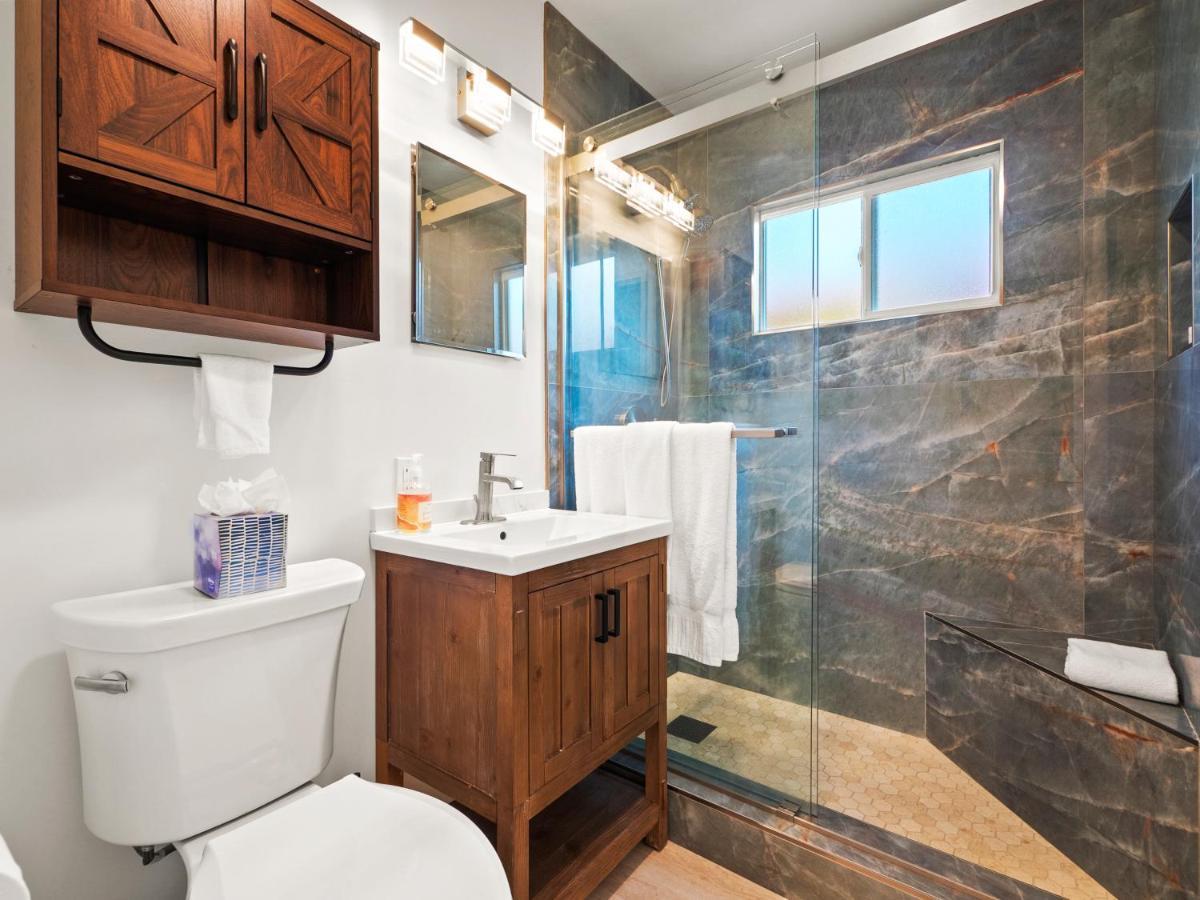 Bay Park Garden Paradise - Location, Ac, Washer Dryer & Private Yard!