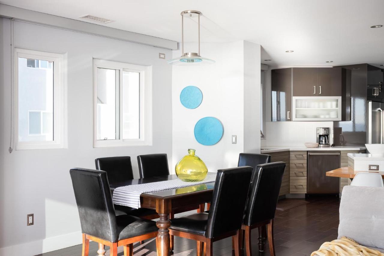 Oceanfront, Two-level With Stunning View, Decks, Fast Wifi & Fireplace Holiday home