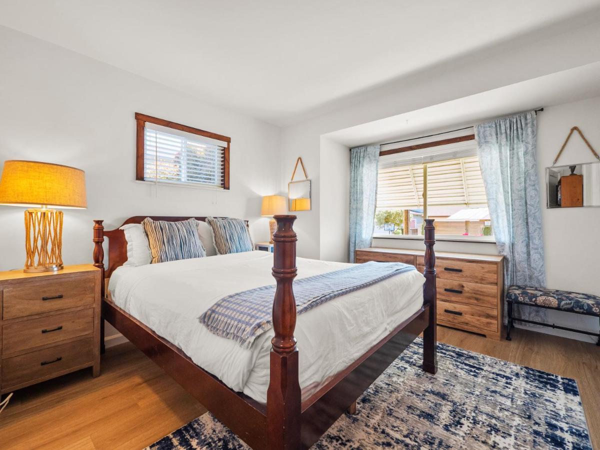 Bay Park Garden Paradise - Location, Ac, Washer Dryer & Private Yard! Holiday home *