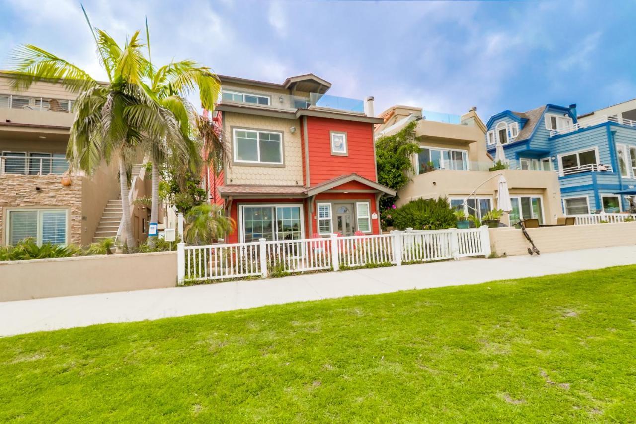 Bayfront Paradise- Bay Views & Boardwalk Patio Holiday home