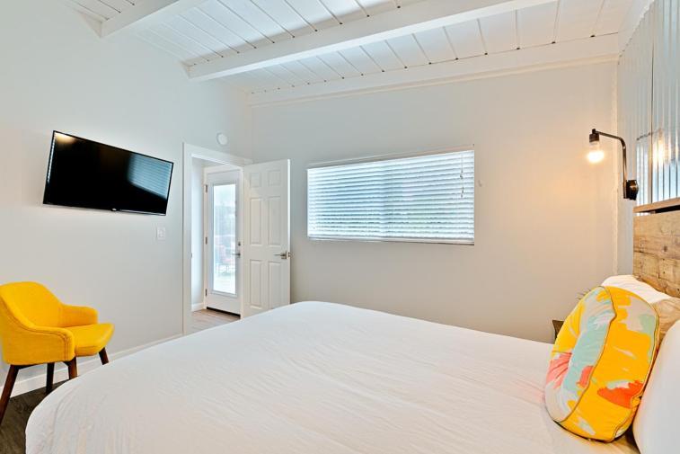 Shores Perfection - Spa, Ac, Pet Friendly, Parking, Fire Pit & Massive Private Yard! Holiday home San Diego
