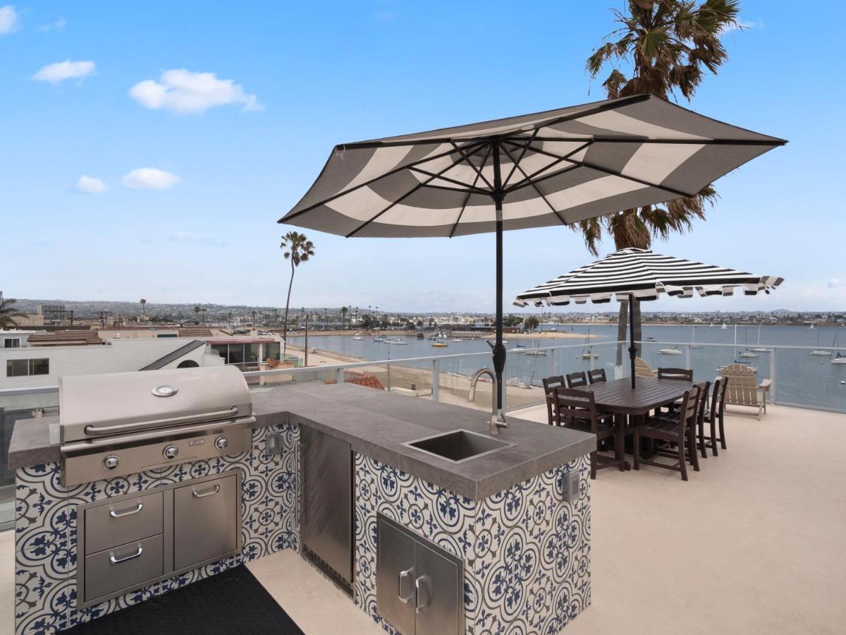 Stunning Bayfront With Gorgeous Views, Garage, Massive Roof Deck & Ac - Dogs Welcome!
