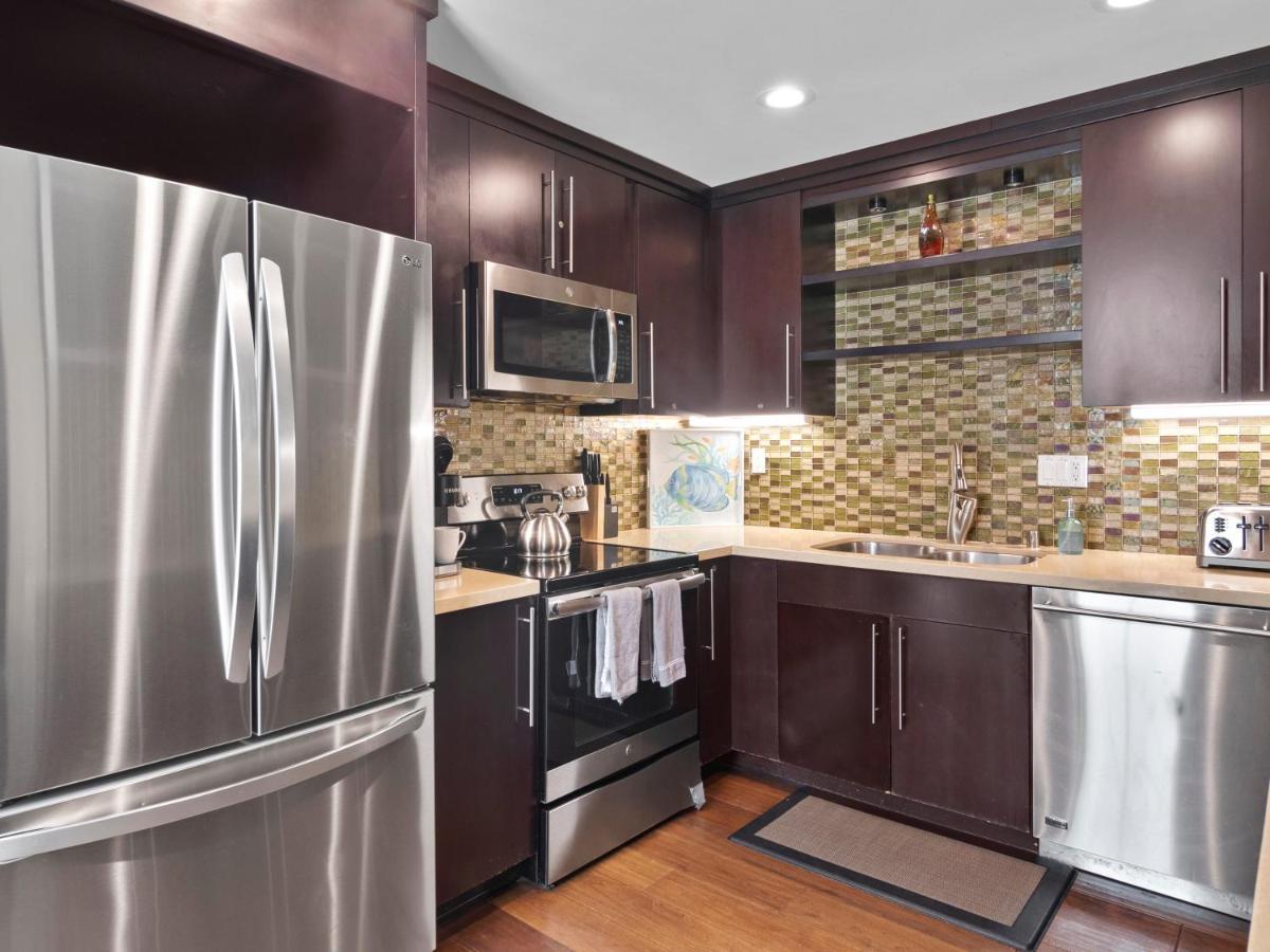 Holiday home Stunning Bayfront With Gorgeous Views, Garage, Massive Roof Deck & Ac - Dogs Welcome!