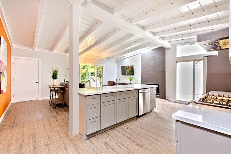 Shores Perfection - Spa, Ac, Pet Friendly, Parking, Fire Pit & Massive Private Yard! San Diego