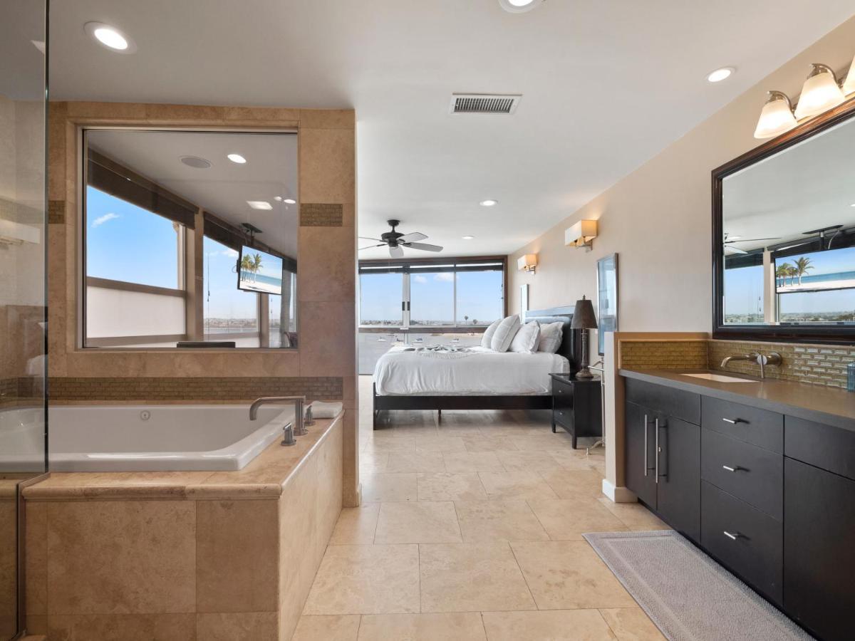 Holiday home Stunning Bayfront With Gorgeous Views, Garage, Massive Roof Deck & Ac - Dogs Welcome! San Diego