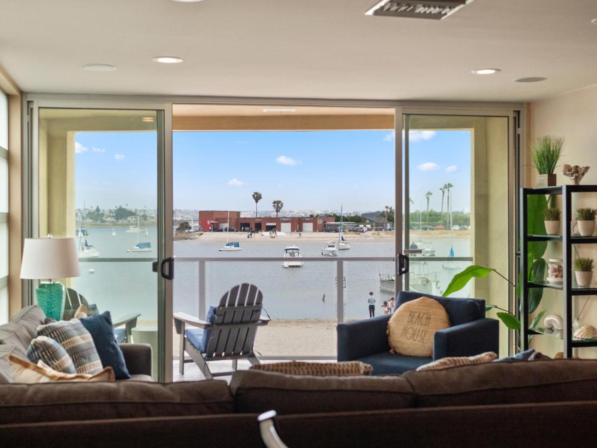 Stunning Bayfront With Gorgeous Views, Garage, Massive Roof Deck & Ac - Dogs Welcome! Holiday home