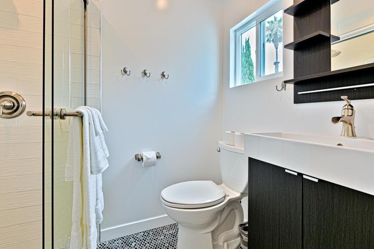 Holiday home Shores Perfection - Spa, Ac, Pet Friendly, Parking, Fire Pit & Massive Private Yard! San Diego