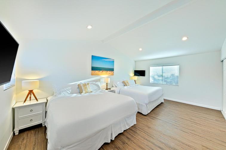 Shores Perfection - Spa, Ac, Pet Friendly, Parking, Fire Pit & Massive Private Yard! Holiday home San Diego