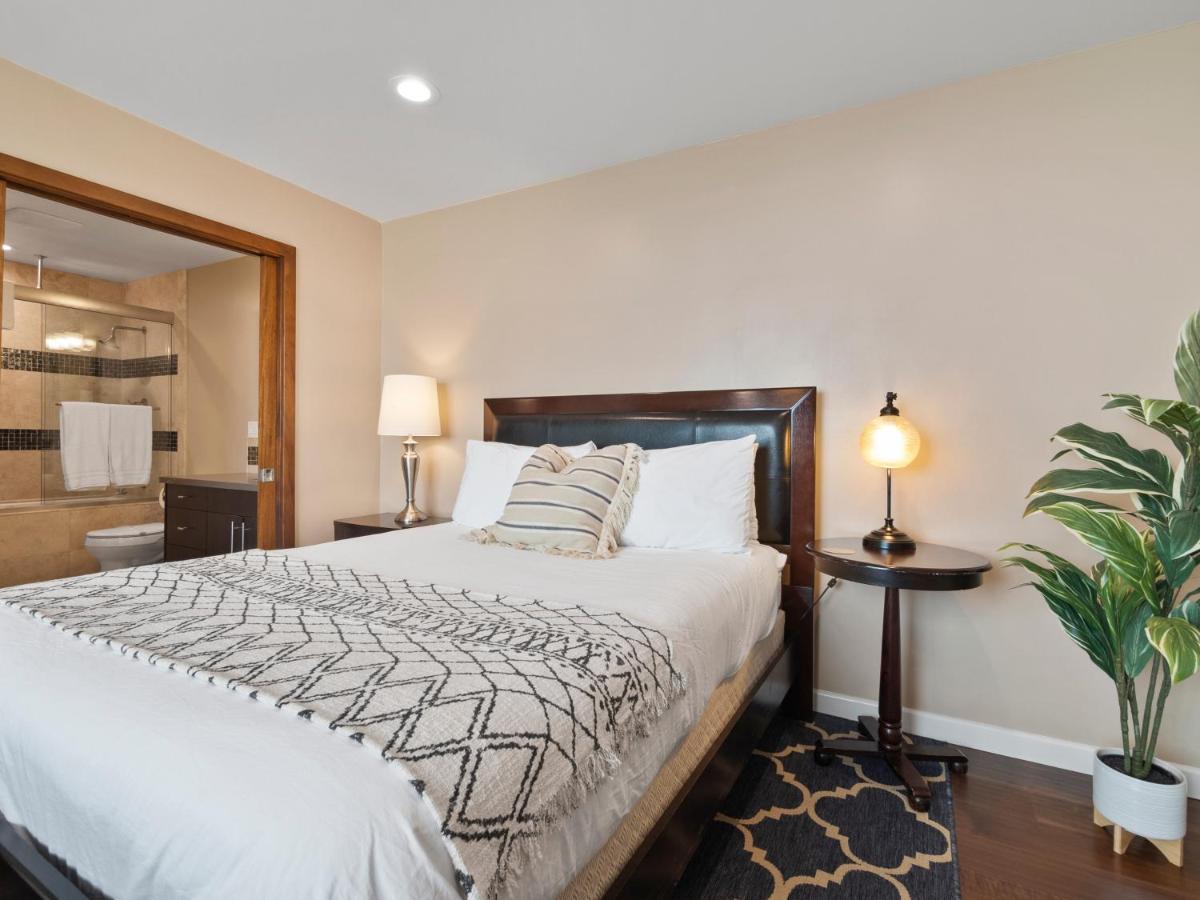 Stunning Bayfront With Gorgeous Views, Garage, Massive Roof Deck & Ac - Dogs Welcome!