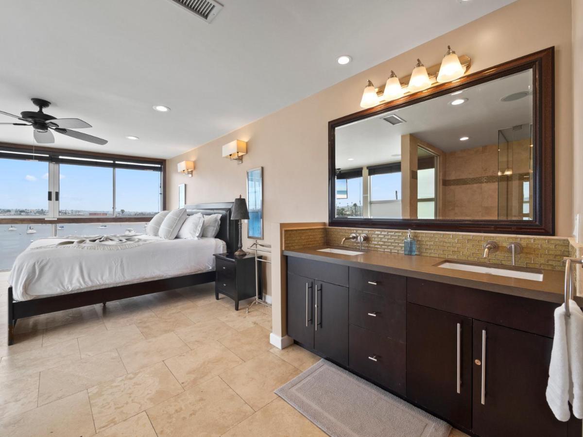 Stunning Bayfront With Gorgeous Views, Garage, Massive Roof Deck & Ac - Dogs Welcome! Holiday home