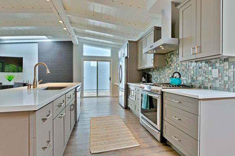 Shores Perfection - Spa, Ac, Pet Friendly, Parking, Fire Pit & Massive Private Yard! * San Diego