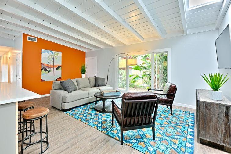 Shores Perfection - Spa, Ac, Pet Friendly, Parking, Fire Pit & Massive Private Yard! Holiday home San Diego