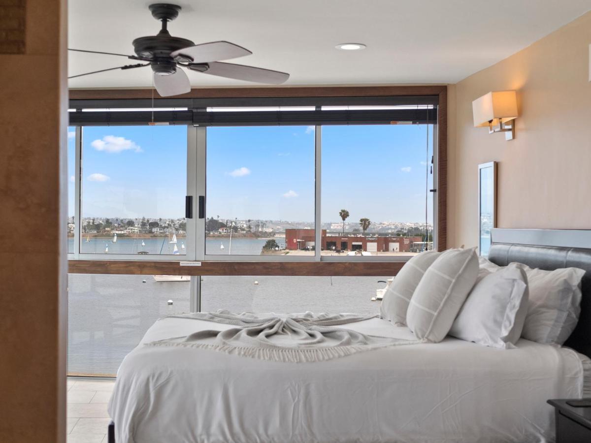 Stunning Bayfront With Gorgeous Views, Garage, Massive Roof Deck & Ac - Dogs Welcome! Holiday home San Diego