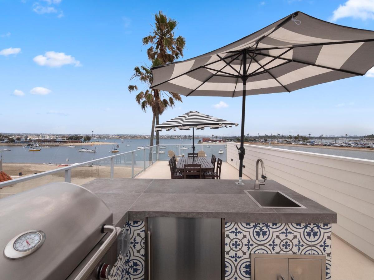Stunning Bayfront With Gorgeous Views, Garage, Massive Roof Deck & Ac - Dogs Welcome! Holiday home *