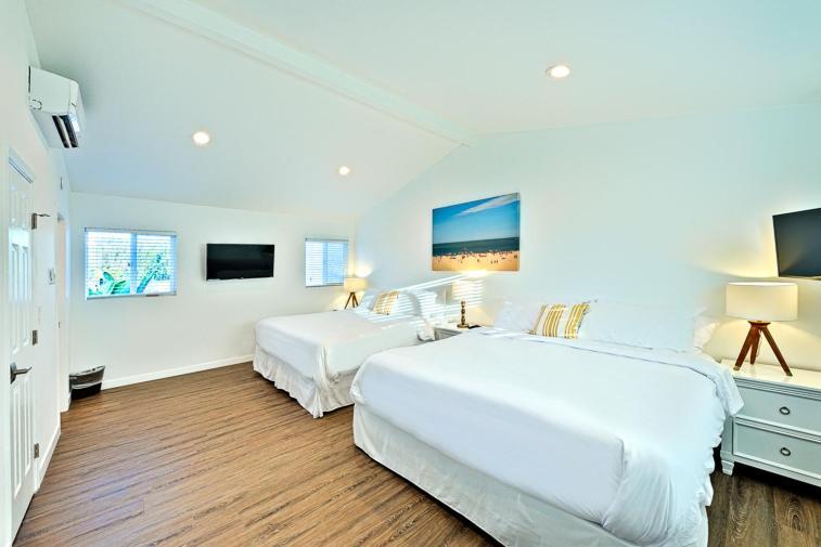 Shores Perfection - Spa, Ac, Pet Friendly, Parking, Fire Pit & Massive Private Yard! *