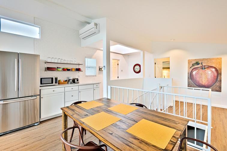 Shores Perfection - Spa, Ac, Pet Friendly, Parking, Fire Pit & Massive Private Yard!