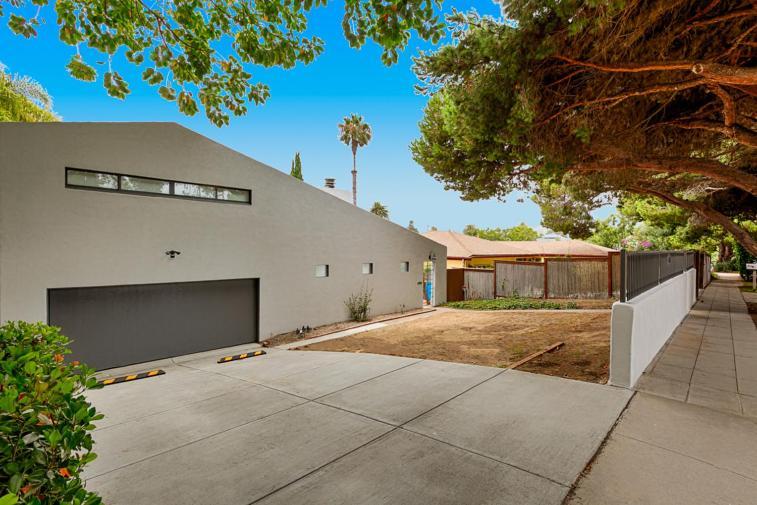 Shores Perfection - Spa, Ac, Pet Friendly, Parking, Fire Pit & Massive Private Yard! Holiday home *