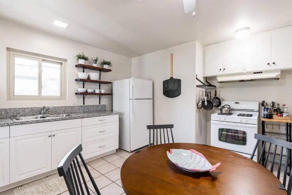 Casa Italia -2br- Free Driveway Parking For 2 Cars *