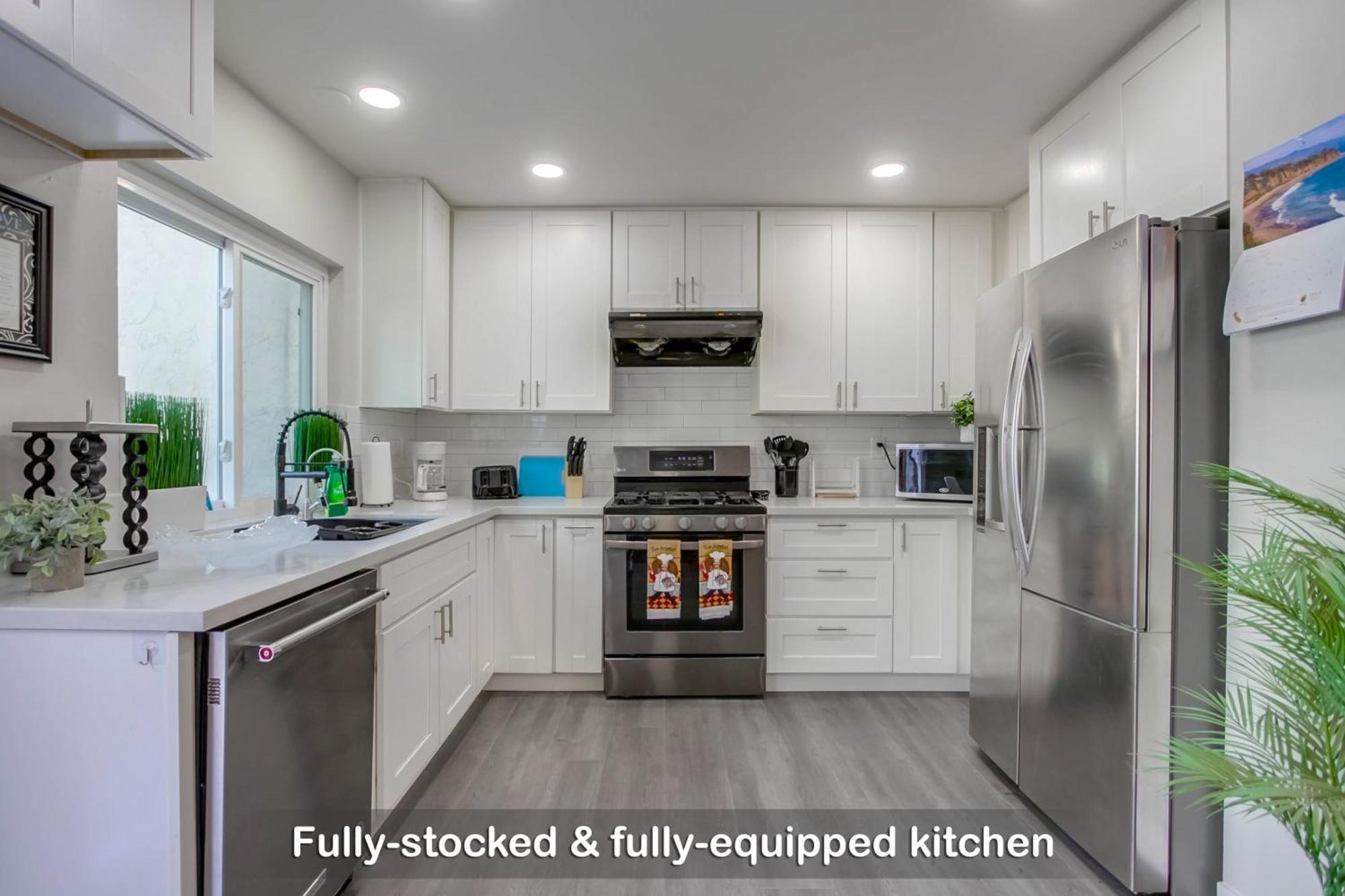 Entire Spacious 4-bedroom House W Free Pool Access, Garage & Parking In Prime Location *