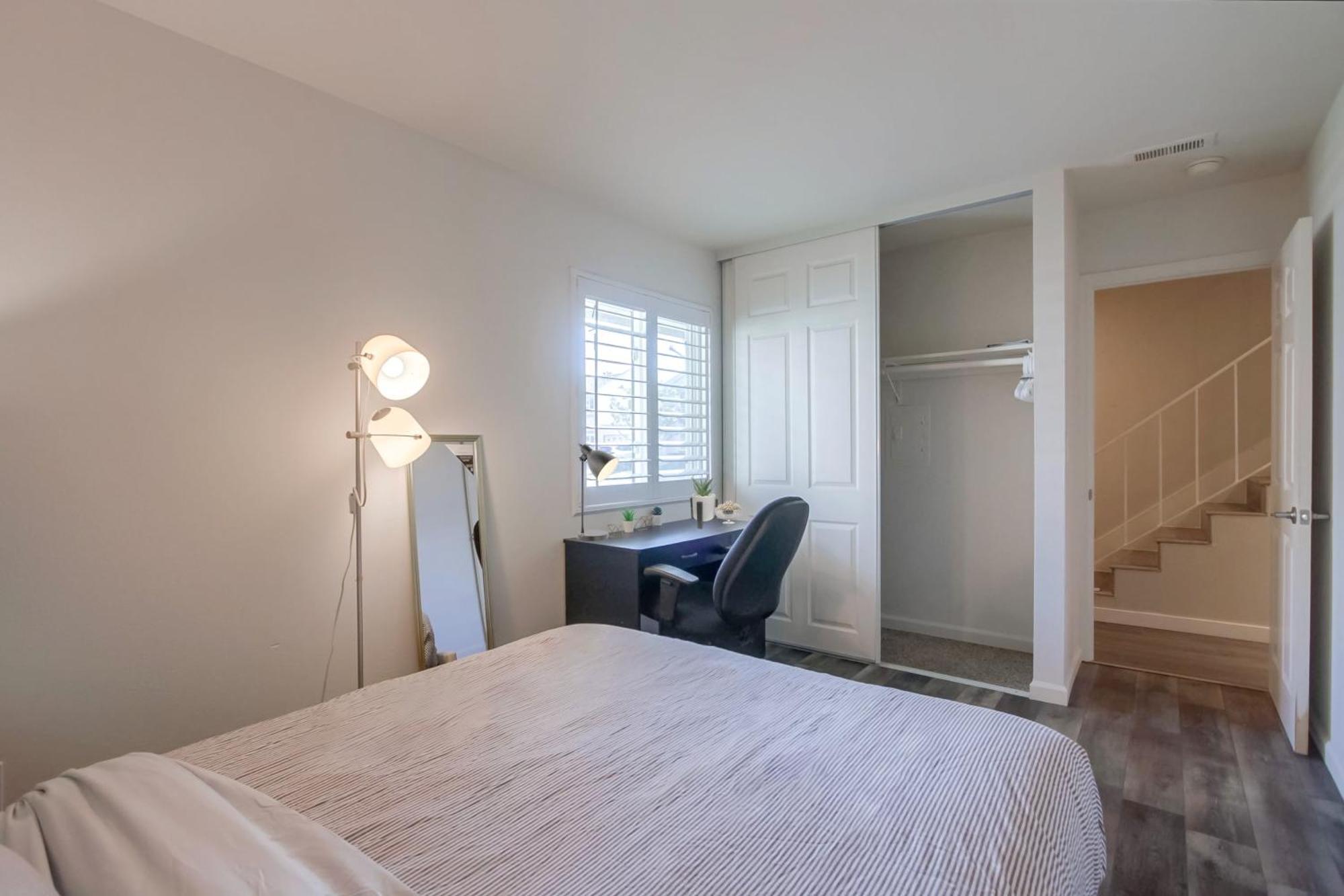 Entire Spacious 4-bedroom House W Free Pool Access, Garage & Parking In Prime Location