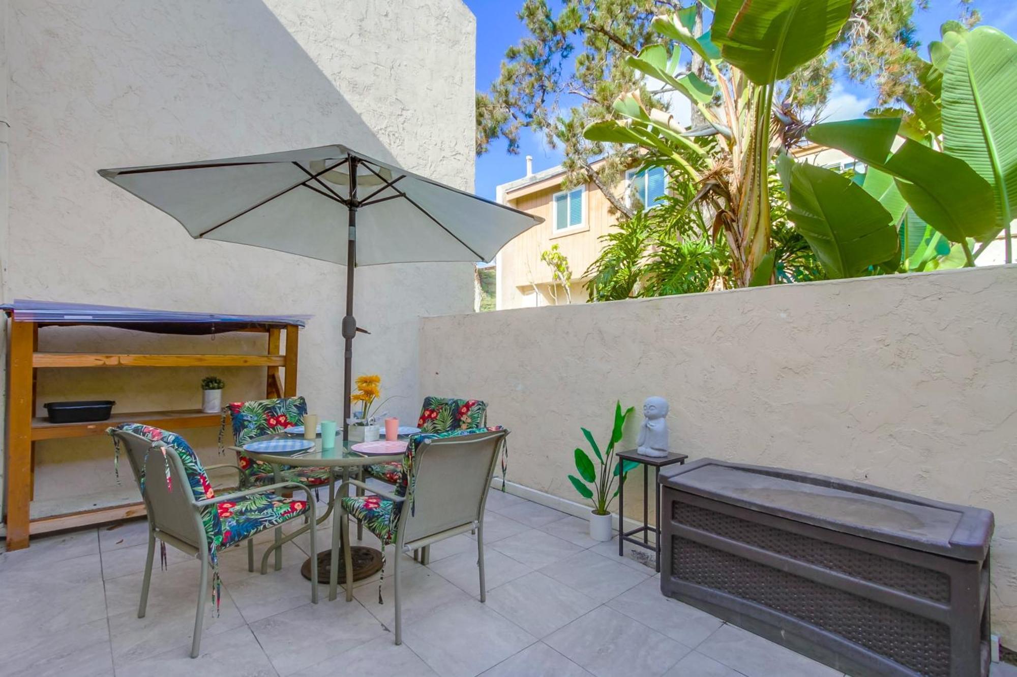 Entire Spacious 4-bedroom House W Free Pool Access, Garage & Parking In Prime Location San Diego