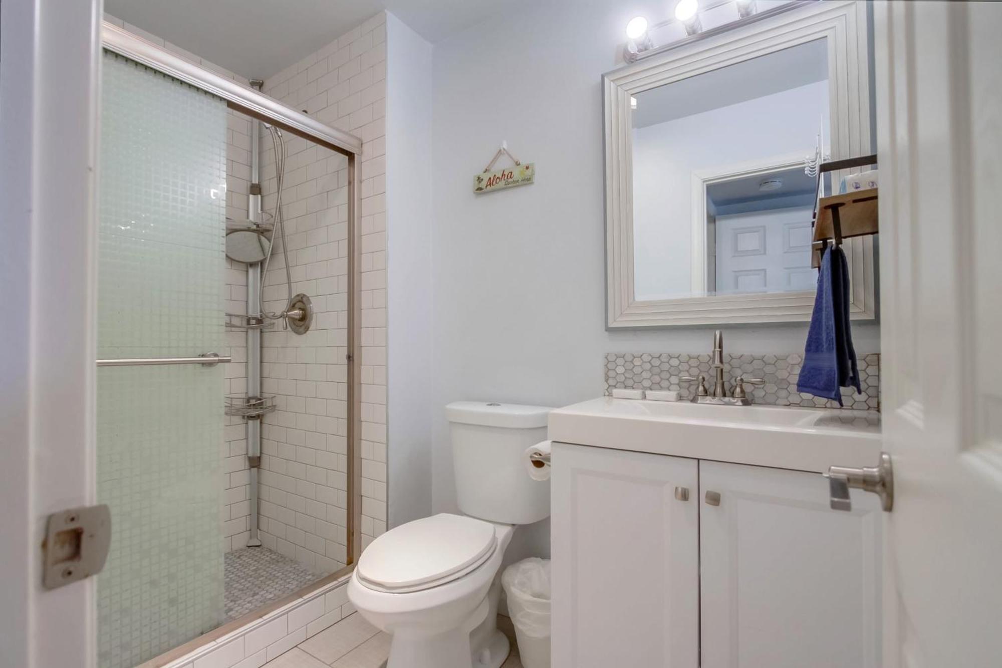 Entire Spacious 4-bedroom House W Free Pool Access, Garage & Parking In Prime Location San Diego