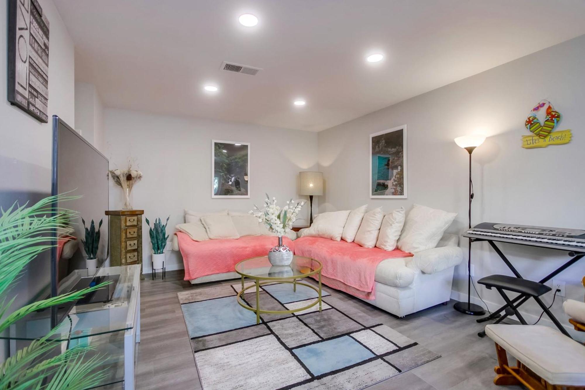 Entire Spacious 4-bedroom House W Free Pool Access, Garage & Parking In Prime Location * San Diego