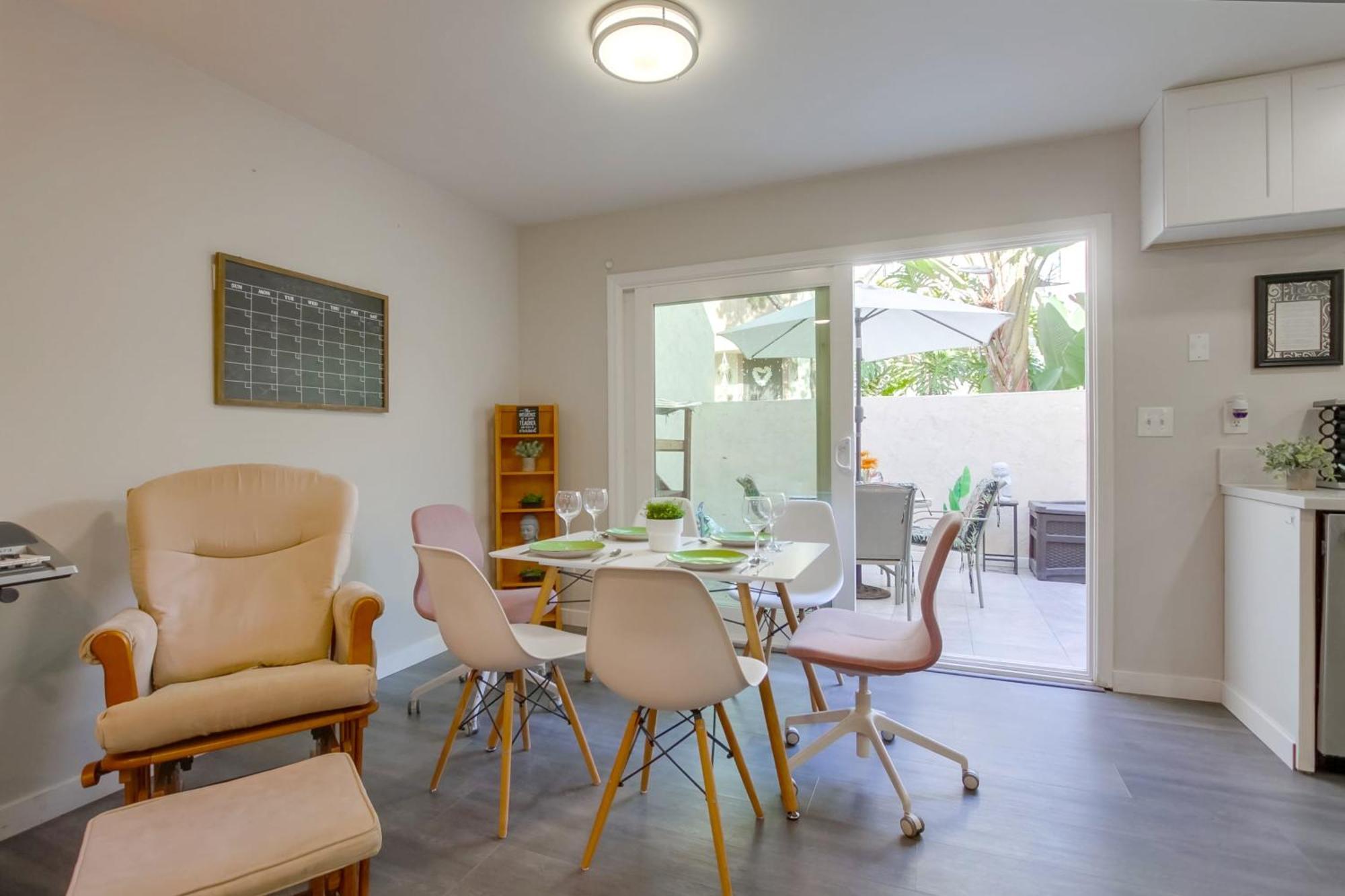 Entire Spacious 4-bedroom House W Free Pool Access, Garage & Parking In Prime Location San Diego
