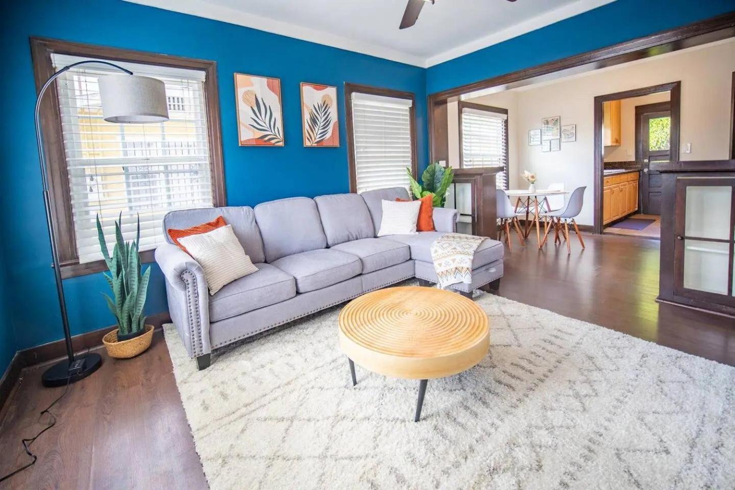 Sunny Retreat Near Zoo, Beach & Downtown