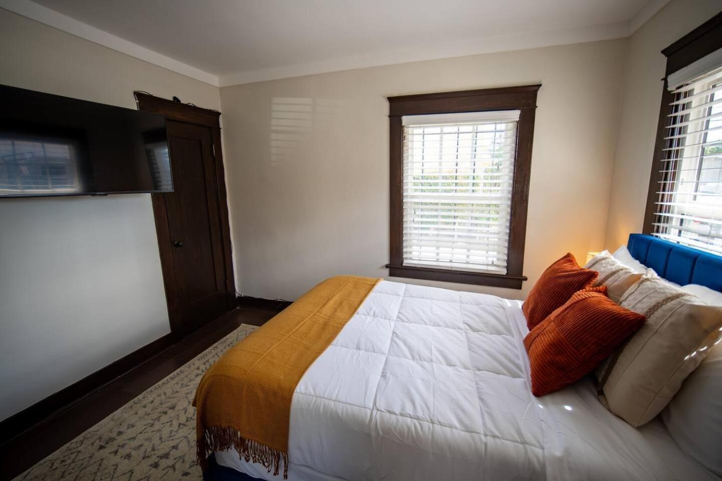 Sunny Retreat Near Zoo, Beach & Downtown * San Diego
