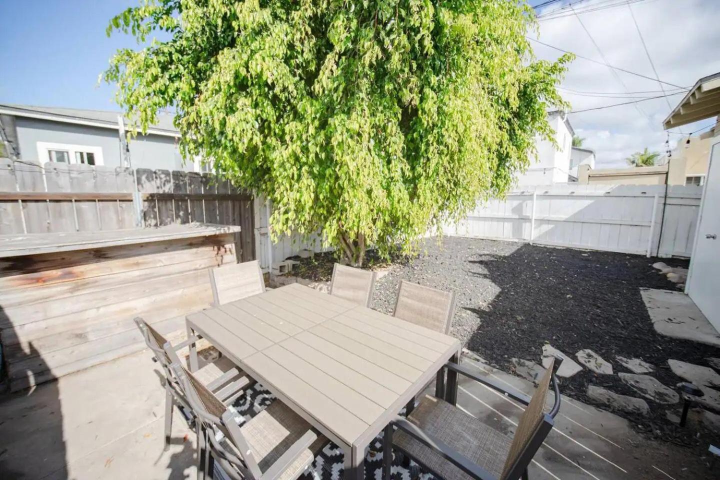 Sunny Retreat Near Zoo, Beach & Downtown