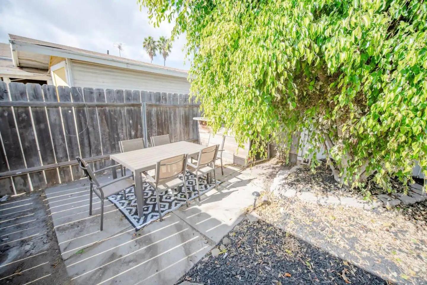Holiday home Sunny Retreat Near Zoo, Beach & Downtown *