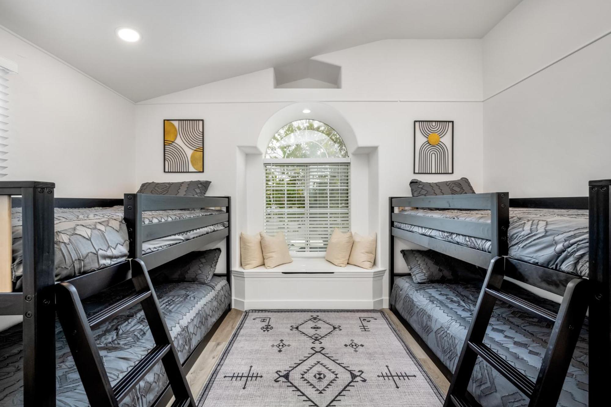Spacious With 7 Beds Minutes From Mission Bay
