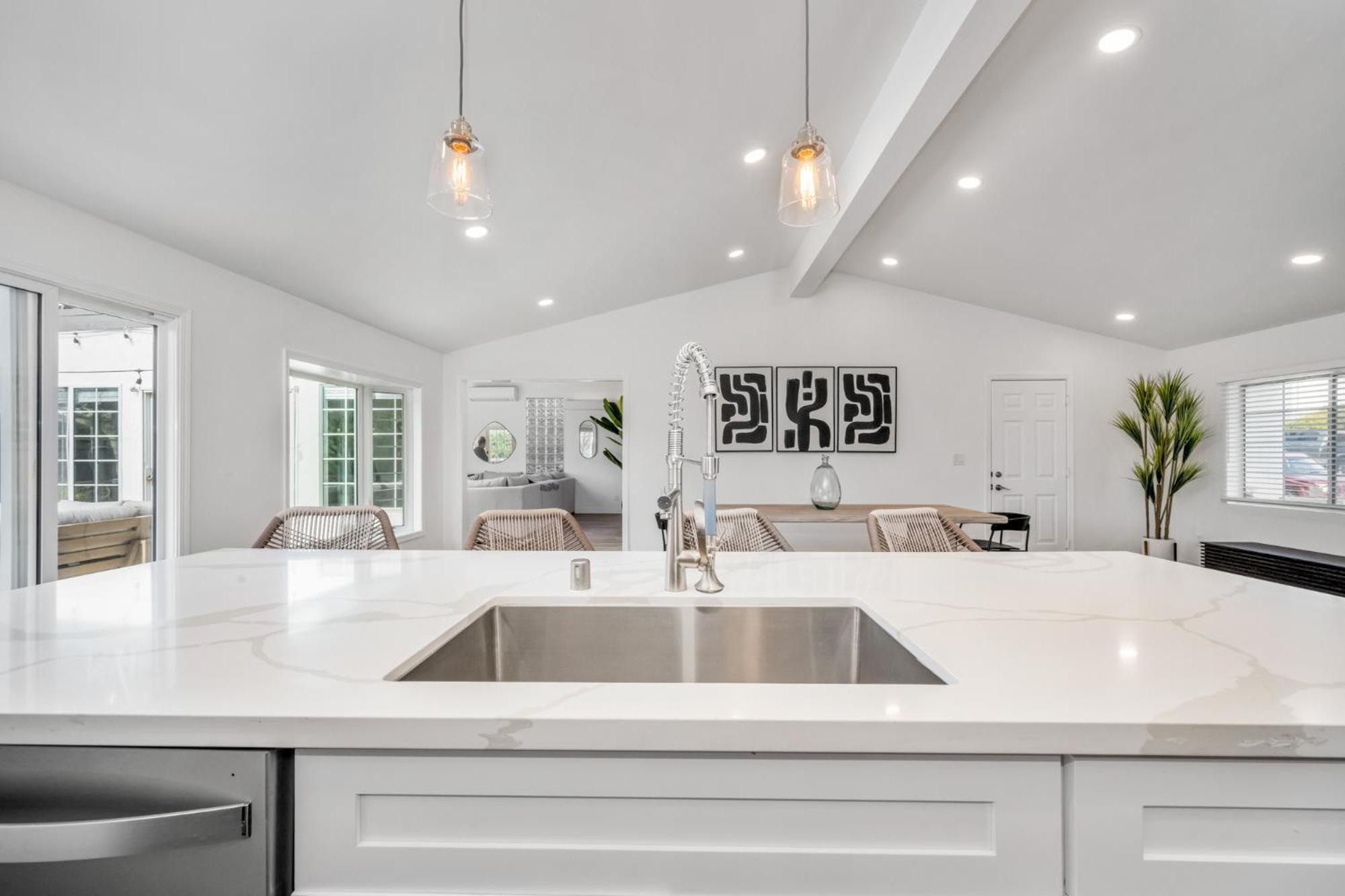 Spacious With 7 Beds Minutes From Mission Bay Holiday home San Diego