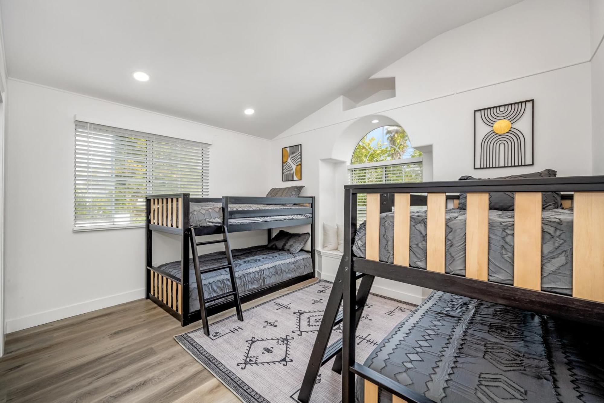 Spacious With 7 Beds Minutes From Mission Bay *