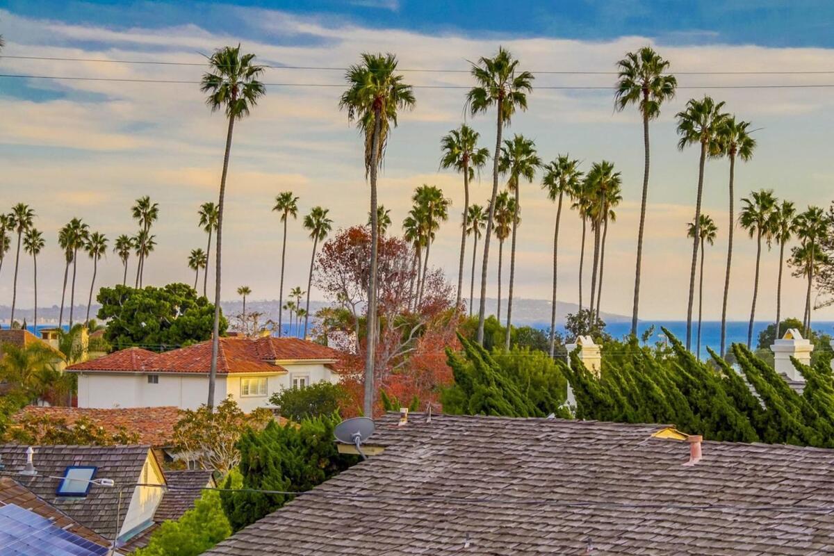 Holiday home Mediterranean Beauty With Rooftop Deck And Views *