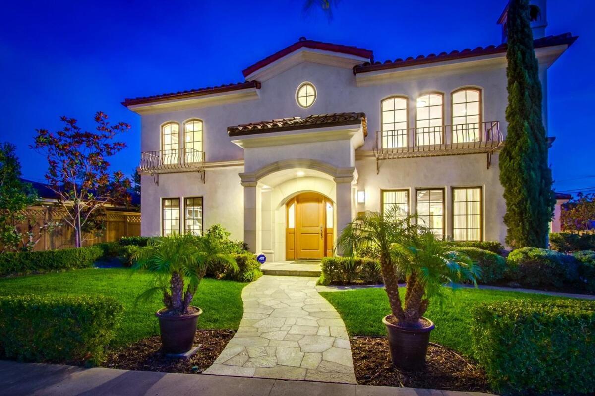 Mediterranean Beauty With Rooftop Deck And Views