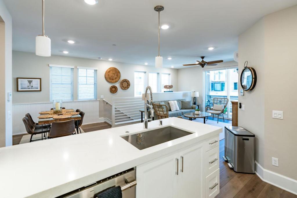 Pristine And Luxe, Steps To Mission And Bay! Holiday home