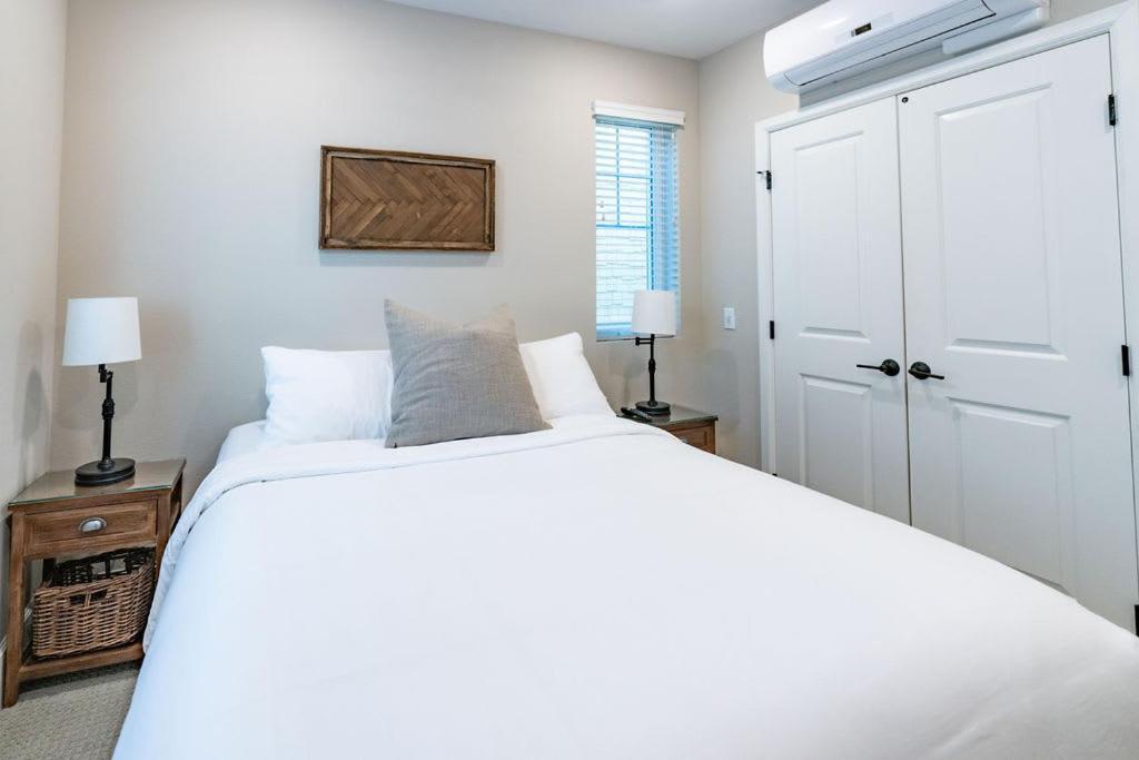 Pristine And Luxe, Steps To Mission And Bay!