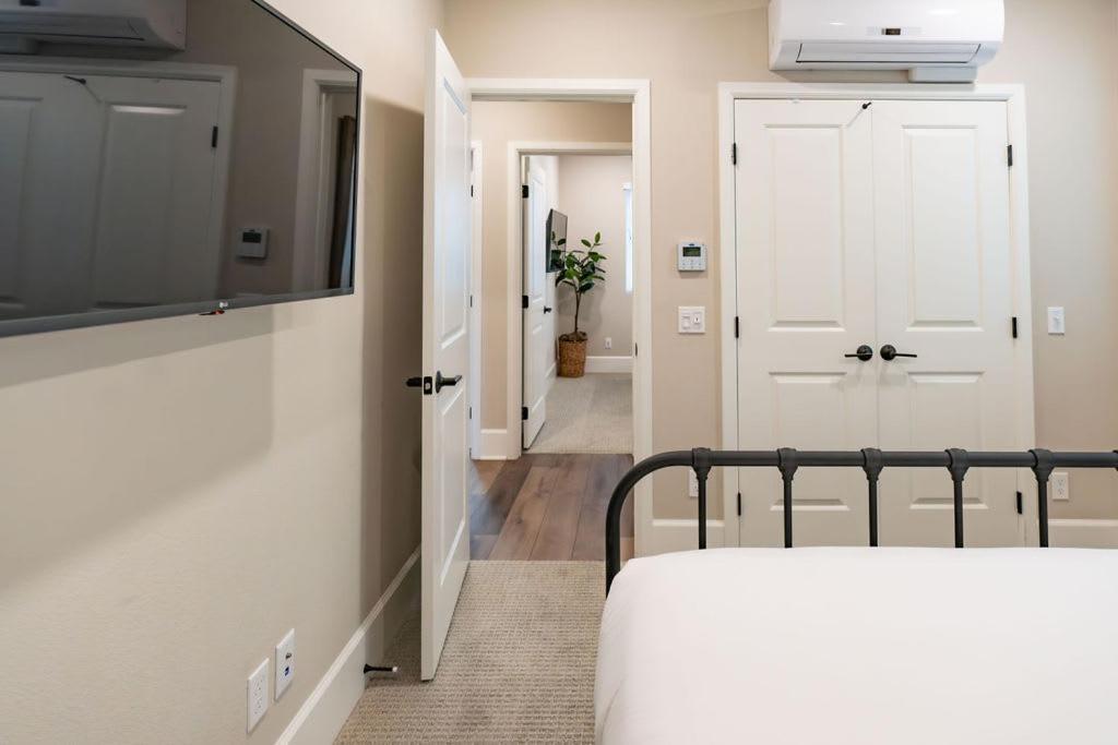 Pristine And Luxe, Steps To Mission And Bay!